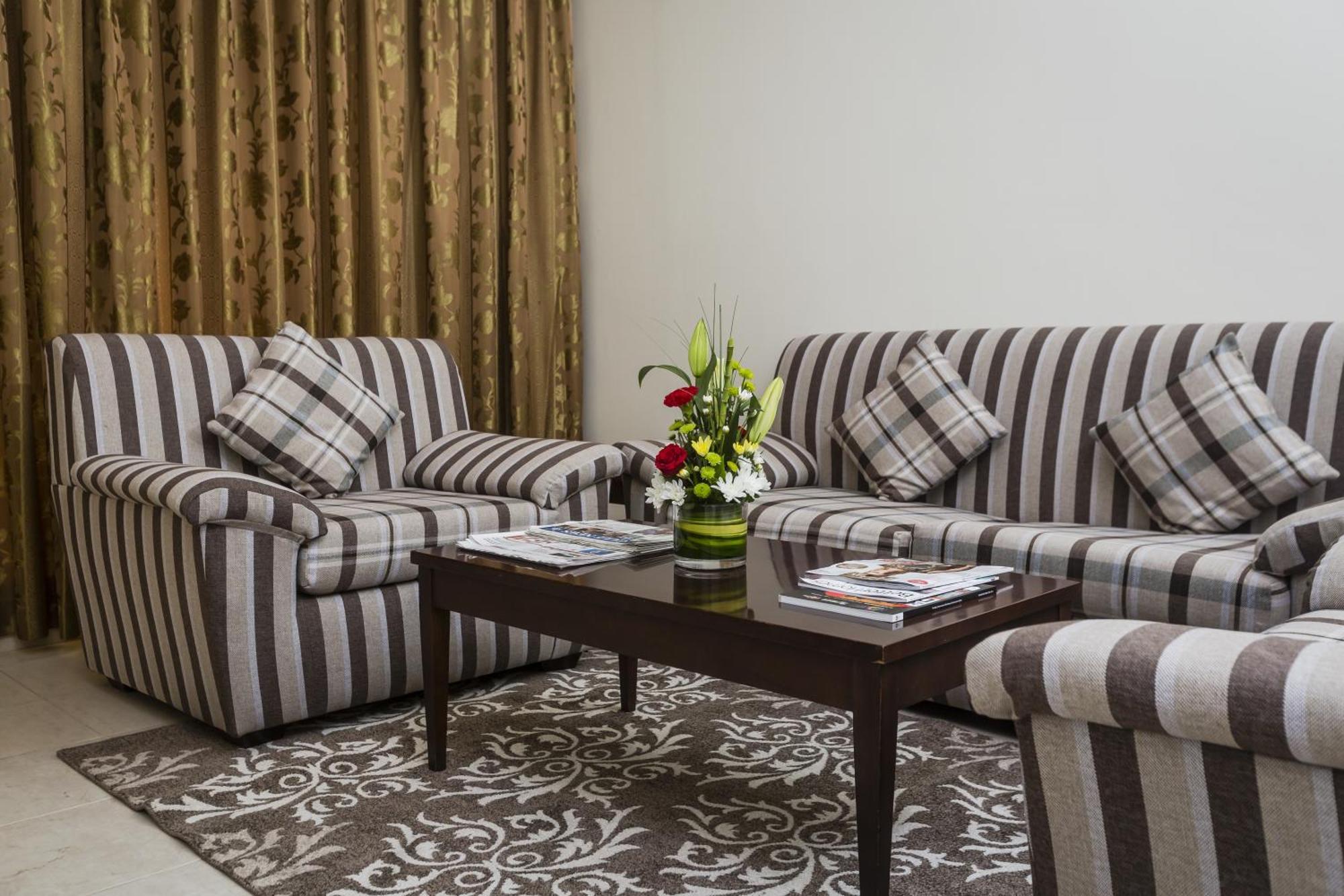 Arabian Dreams Hotel Apartments Дубай Стая снимка